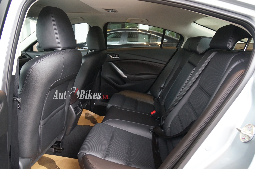 so sanh mazda6 20 fl va toyota camry 20e