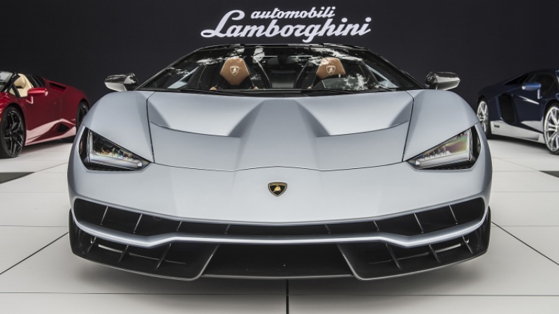 Lamborghini Centenario Roadster ra mắt với giá 2,3 triệu USD