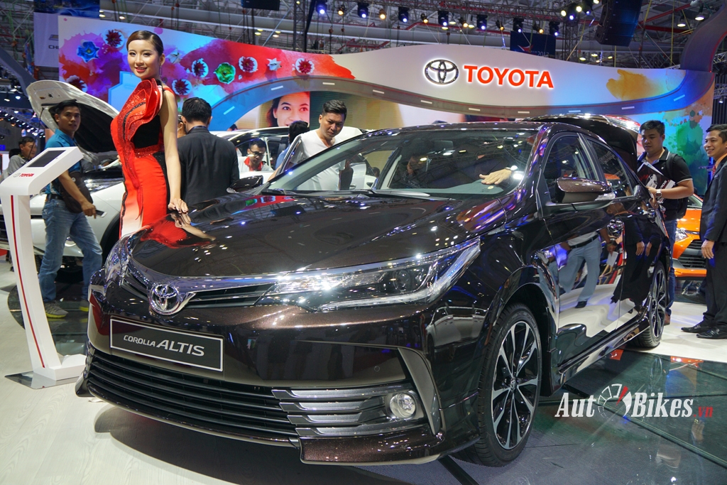 Toyota Corolla Altis Hybrid  Nhập Thái 