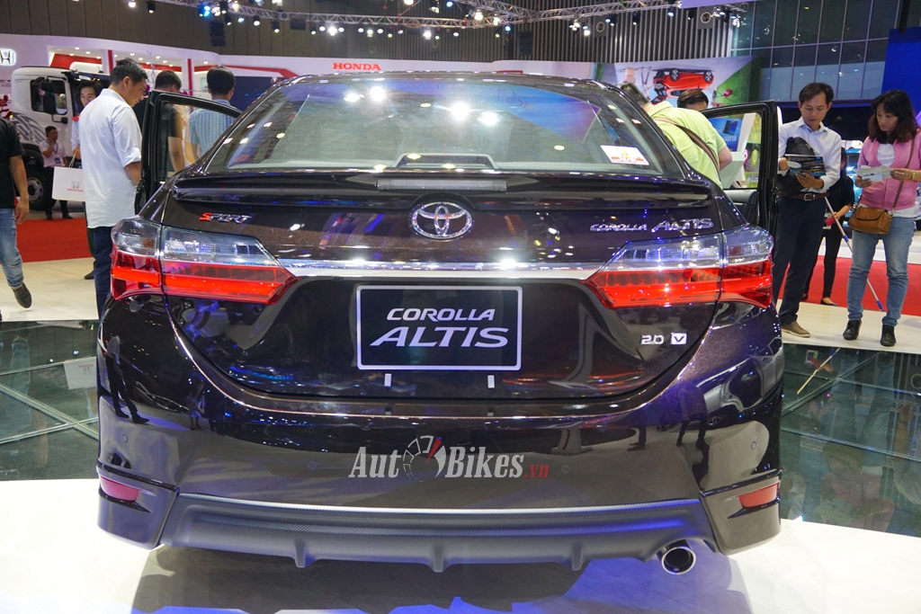 Toyota Corolla Altis 2018 có VSC, 7 túi khí