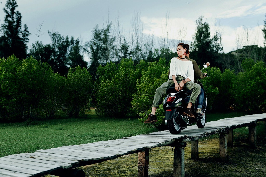 Vespa ngẫu hứng "xé luật"? vespa ngau hung xe luat