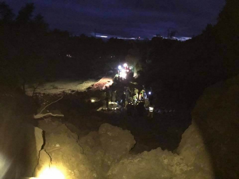 19 người bị chôn vùi do sạt lở ở Hòa Bình sat lo o hoa binh khien giao thong bi chia cat