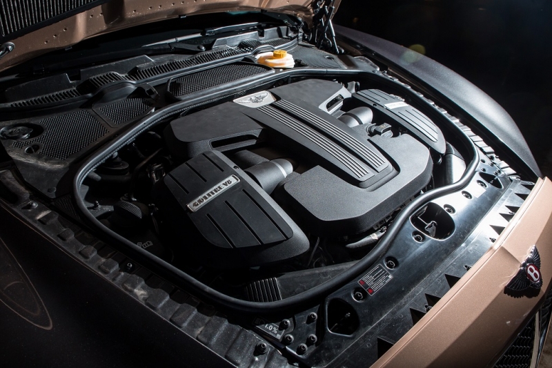 Cận cảnh Bentley Flying Spur V8 Duotone duy nhất tại Việt Nam can canh bentley flying spur v8 duotone duy nhat tai viet nam