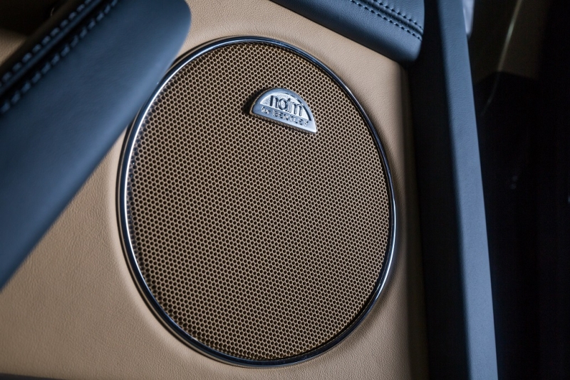 Cận cảnh Bentley Flying Spur V8 Duotone duy nhất tại Việt Nam can canh bentley flying spur v8 duotone duy nhat tai viet nam