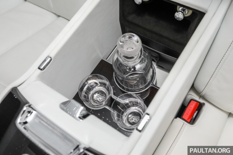 can canh chiec xe sieu sang rolls royce phantom 2018