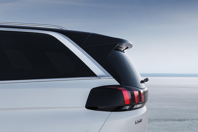 peugeot 5008 doi thu cua toyota fortuner gia 145 ty dong