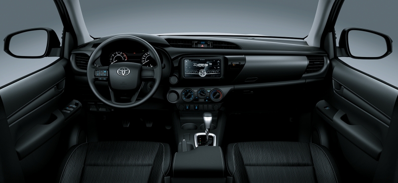 toyota hilux 2018 gia tu 631 trieu dong tai viet nam