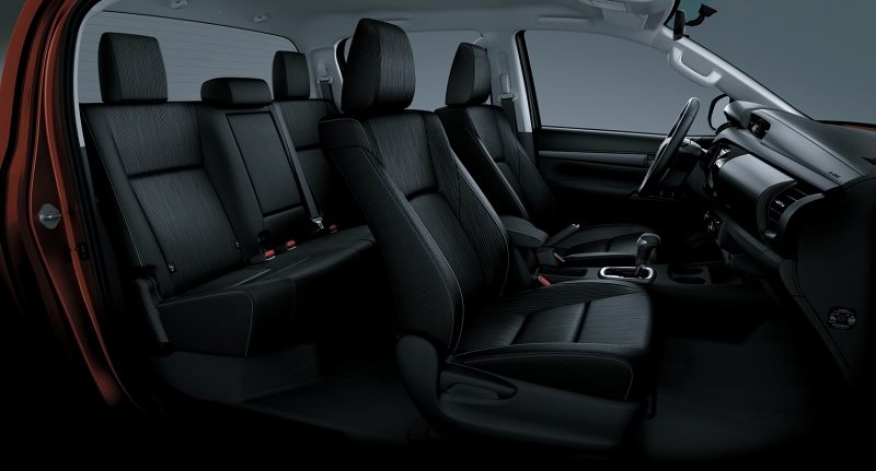 toyota hilux 2018 gia tu 631 trieu dong tai viet nam