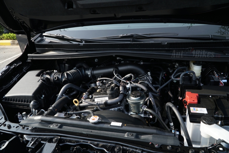 toyota innova 2019 khuyen mai gia xe gia lan banh thang 112019