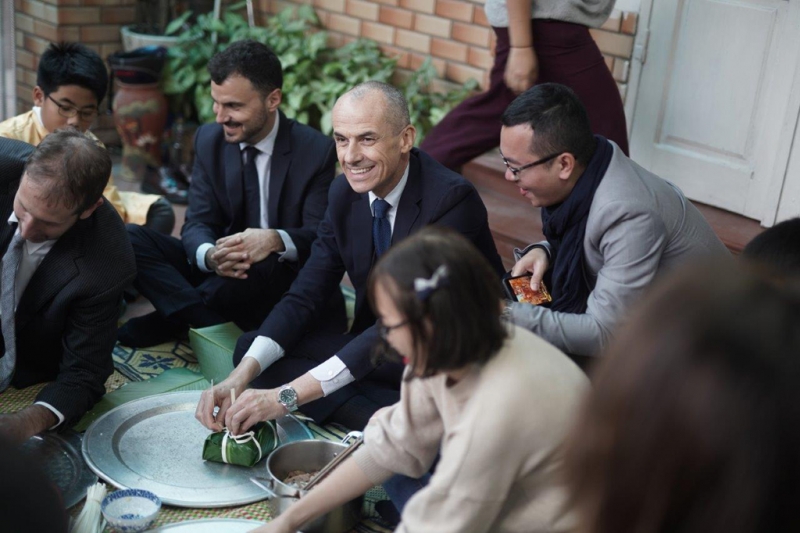 vua hoc tieng viet sep tay cuoi vespa cover diep khuc mua xuan