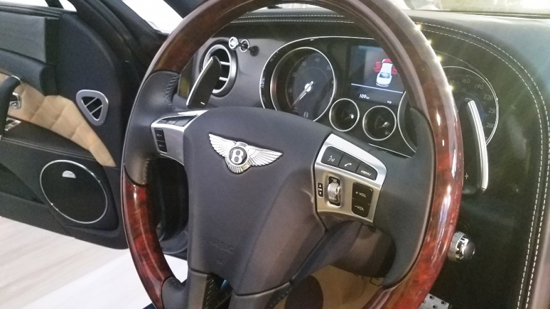 bentley flying spur v8 s ra mat tai viet nam gia gan 17 ty dong