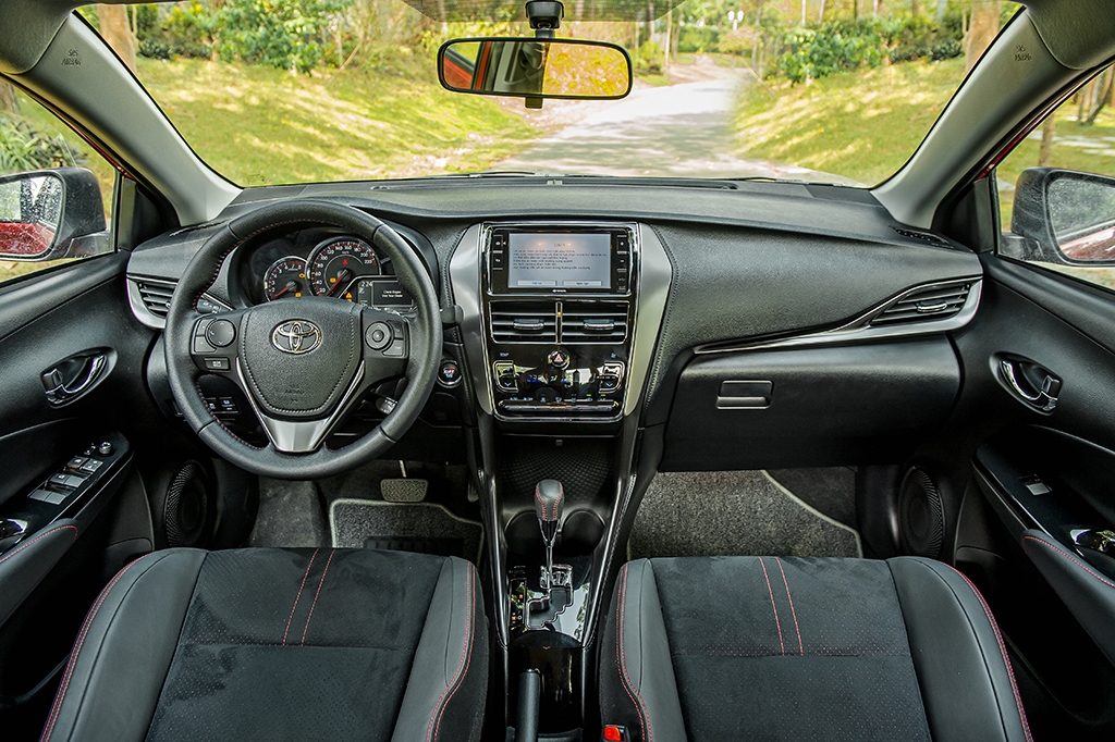 Chọn Toyota Vios GR-S hay Kia Cerato, trong tầm giá hơn 600 triệu?