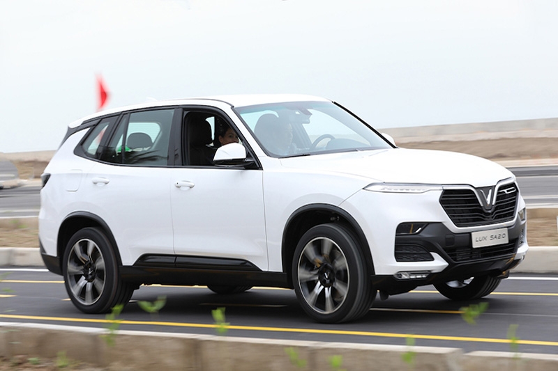 vinfast dua gan 60 xe lux fadil chay thu tai viet nam