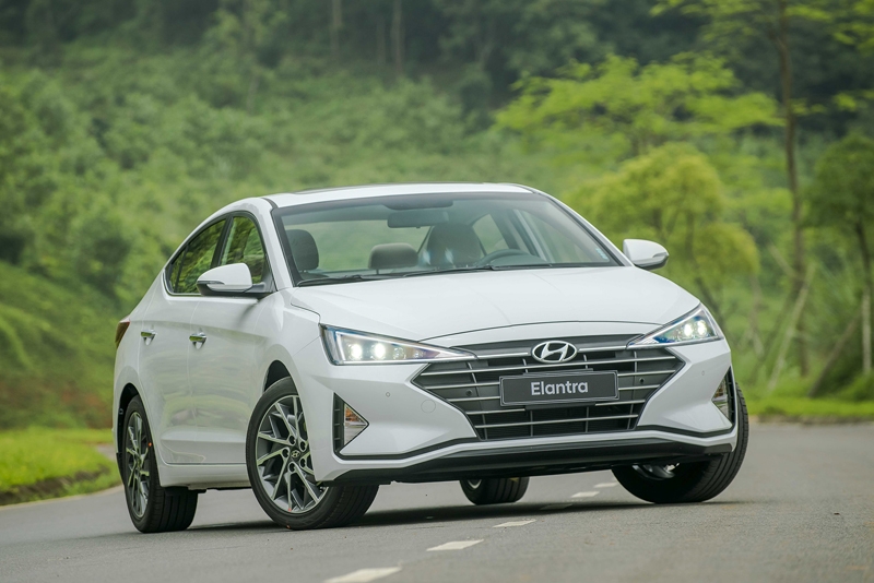 Hyundai Elantra 2019: Khuyến mãi, giá xe, lăn bánh tháng 11/2019 Hyundai Elantra 2019: Khuyến mãi, giá xe, lăn bánh tháng 11/2019