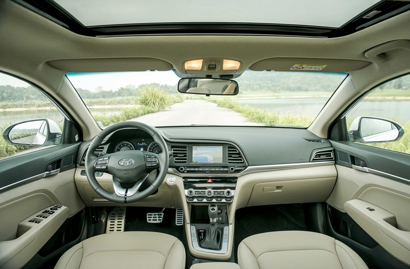 Hyundai Elantra 2019: Khuyến mãi, giá xe, lăn bánh tháng 9/2019