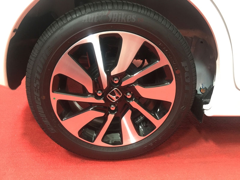 chi tiet 3 phien ban 5 mau honda brio