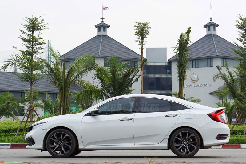 canh tranh mazda3 honda civic giam gia 40 trieu dong