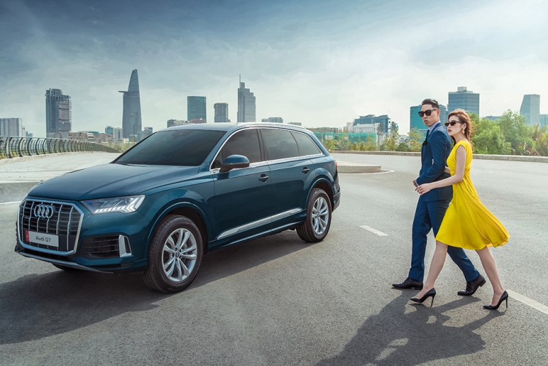 Á hậu Tú Anh rạng rỡ trong bộ ảnh mới cùng Audi Q7
