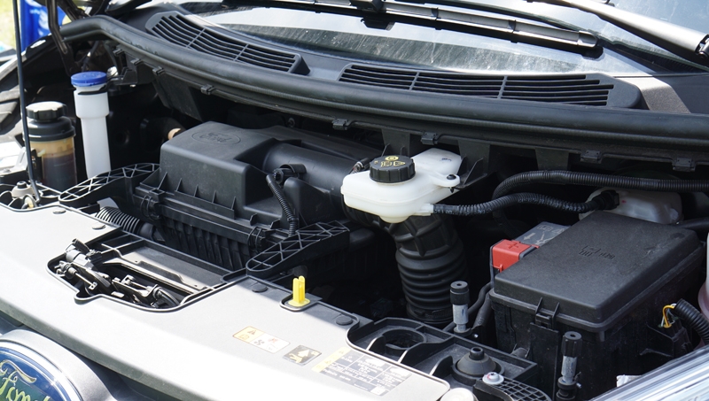 chum anh chi tiet ford tourneo doi thu cua toyota innova