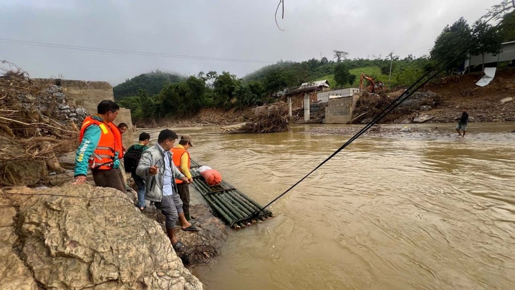 Vingroup hỗ trợ khẩn cấp hơn 2.000 hộ dân và 56 gia đình sau bão Bualoi