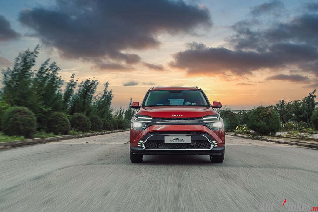 Đánh giá nhanh Kia Carens 2023, đối thủ mạnh của Hyundai Stargazer