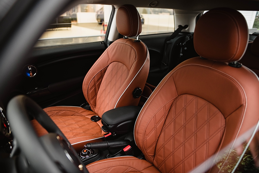 Mini Cooper 3 cửa và Mini One 5 cửa 2021 về Việt Nam, giá hơn 1,5 tỷ