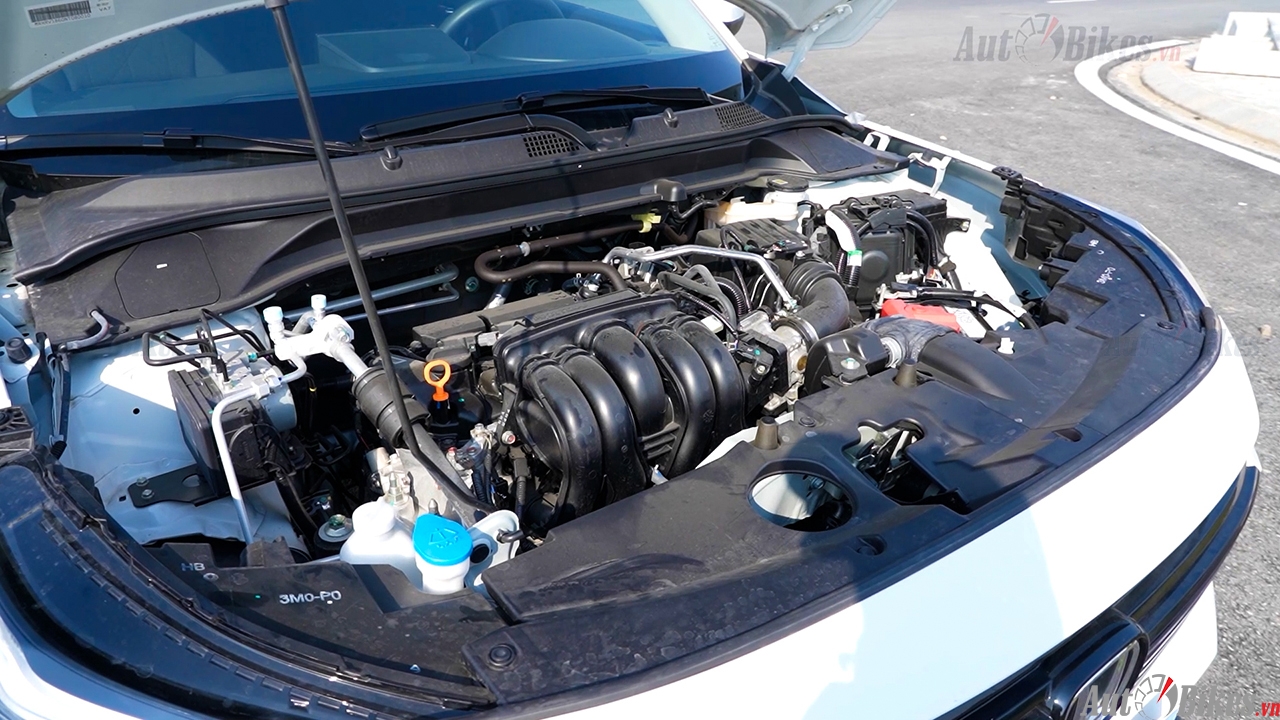 So sánh Mitsubishi Xforce và Honda HR-V G