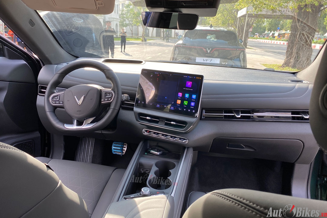 Chi tiết VinFast VF7 vừa ra mắt Việt Nam